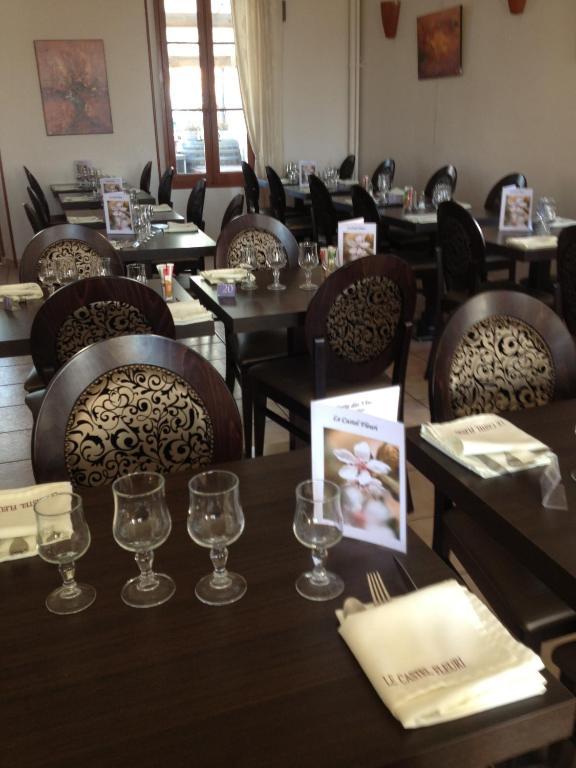 Hotel Restaurant Le Castel Fleuri Carnoules  Exterior photo