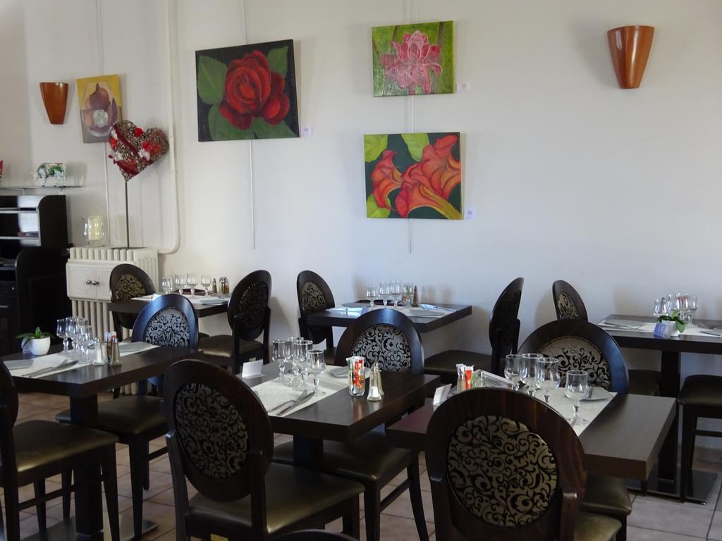 Hotel Restaurant Le Castel Fleuri Carnoules  Exterior photo
