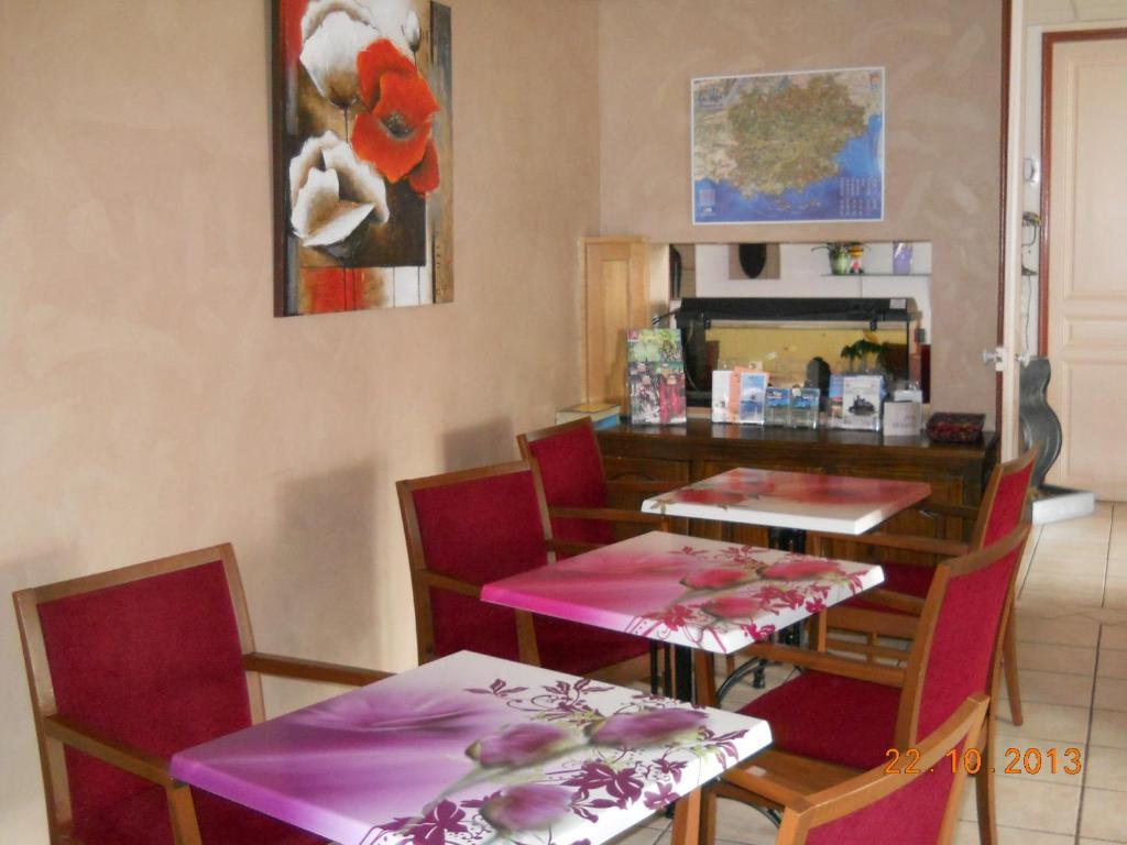 Hotel Restaurant Le Castel Fleuri Carnoules  Exterior photo