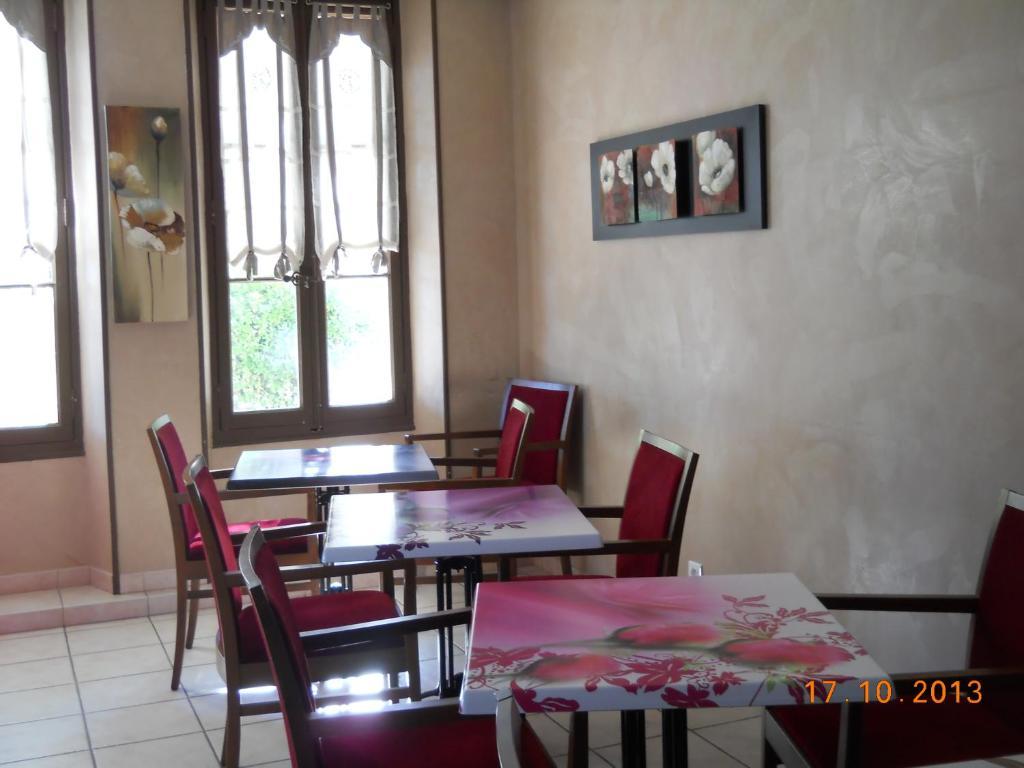 Hotel Restaurant Le Castel Fleuri Carnoules  Exterior photo