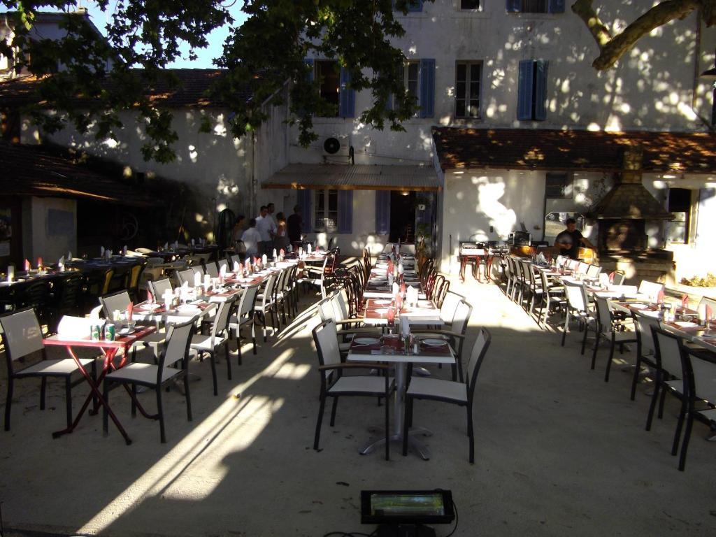Hotel Restaurant Le Castel Fleuri Carnoules  Exterior photo
