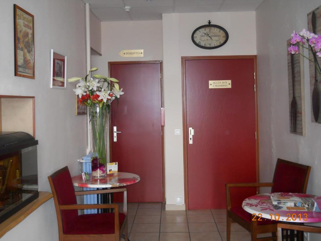 Hotel Restaurant Le Castel Fleuri Carnoules  Exterior photo
